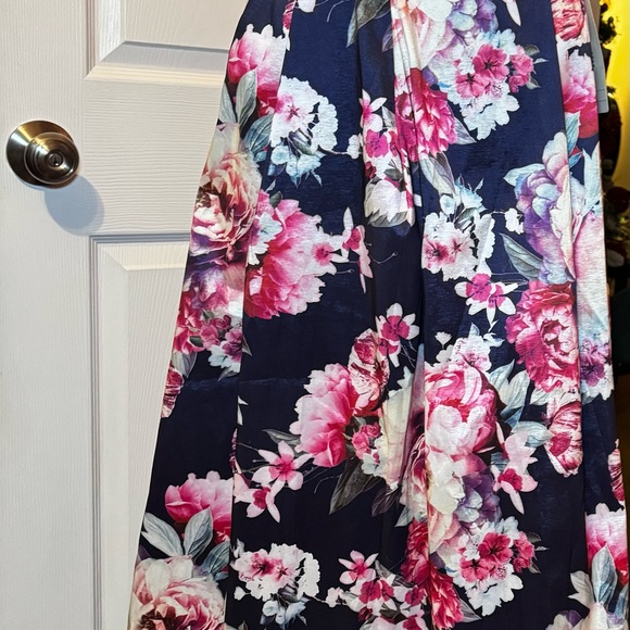 Floral Midi Skirt with Pink and Navy Design - Picture 4 of 12